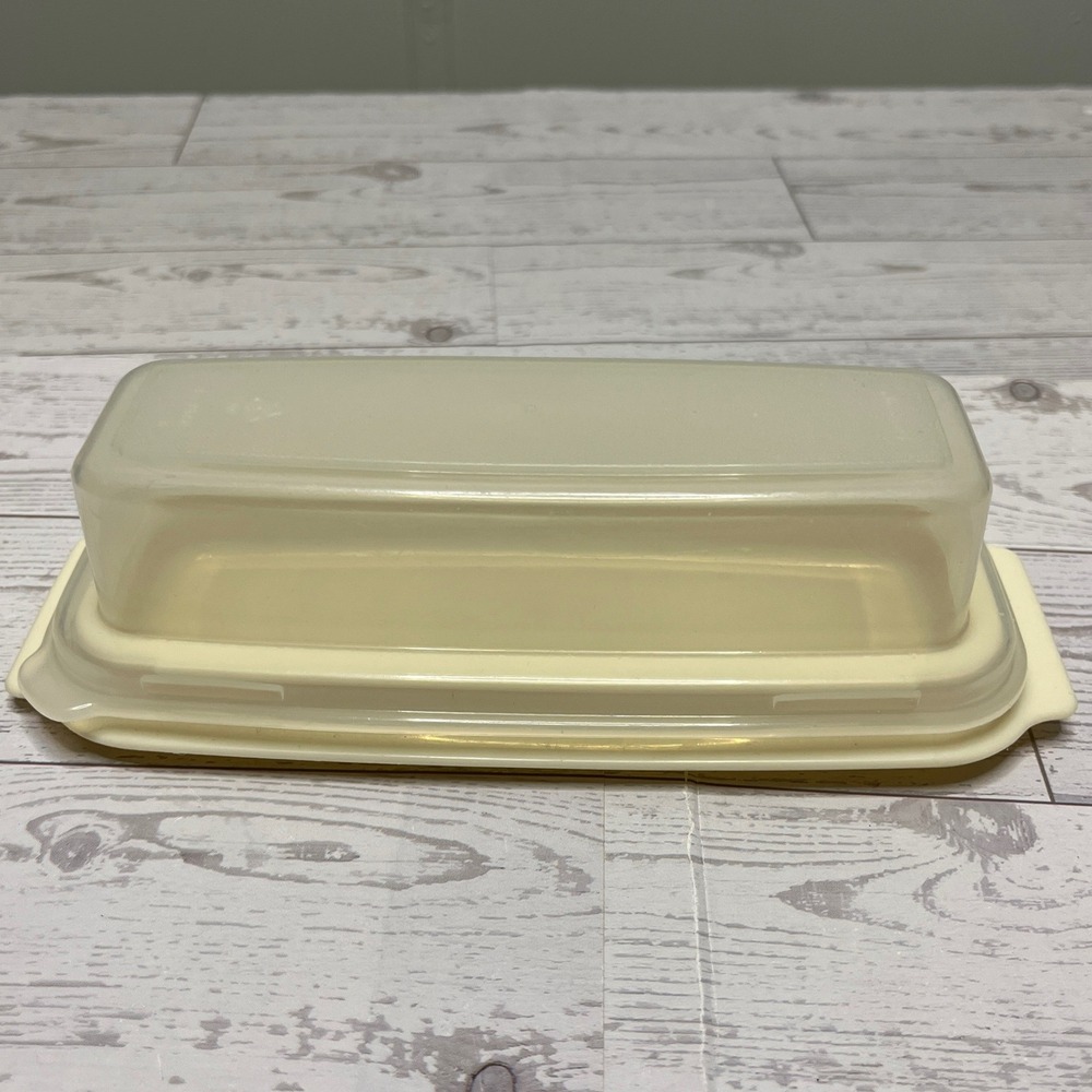 Rubbermaid Vintage Butter Dish 637 Almond Cream Two Piece Set with Lid